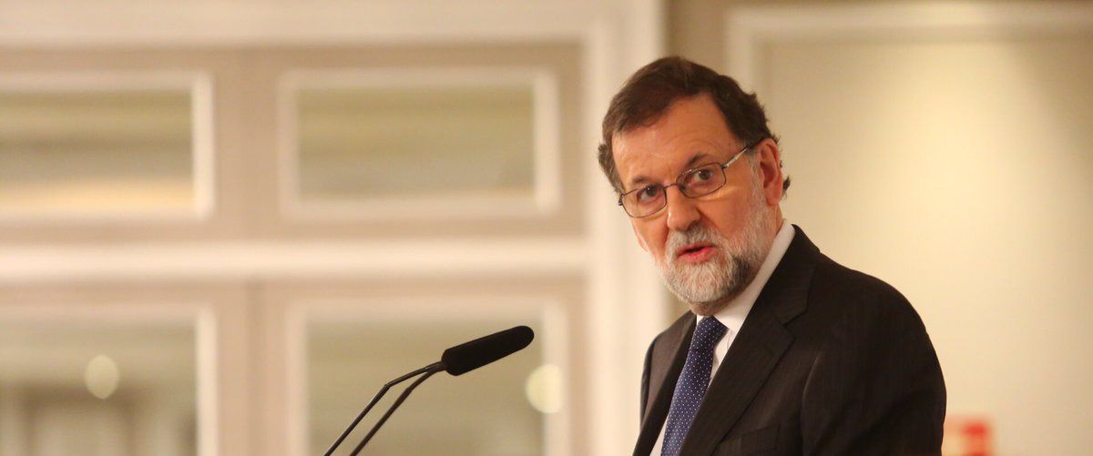 Rajoy niega la amenaza de la FIFA: "España irá al Mundial de Rusia y además lo va a ganar"