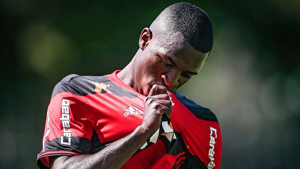 Vinicius no se ve jugando todavía en el Madrid y cree que seguirá todo 2018 en el Flamengo