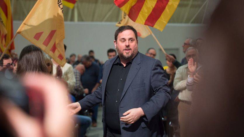 El independentismo aumenta la tensión tras la prisión para Junqueras: ahora se habla de 'rehenes políticos'