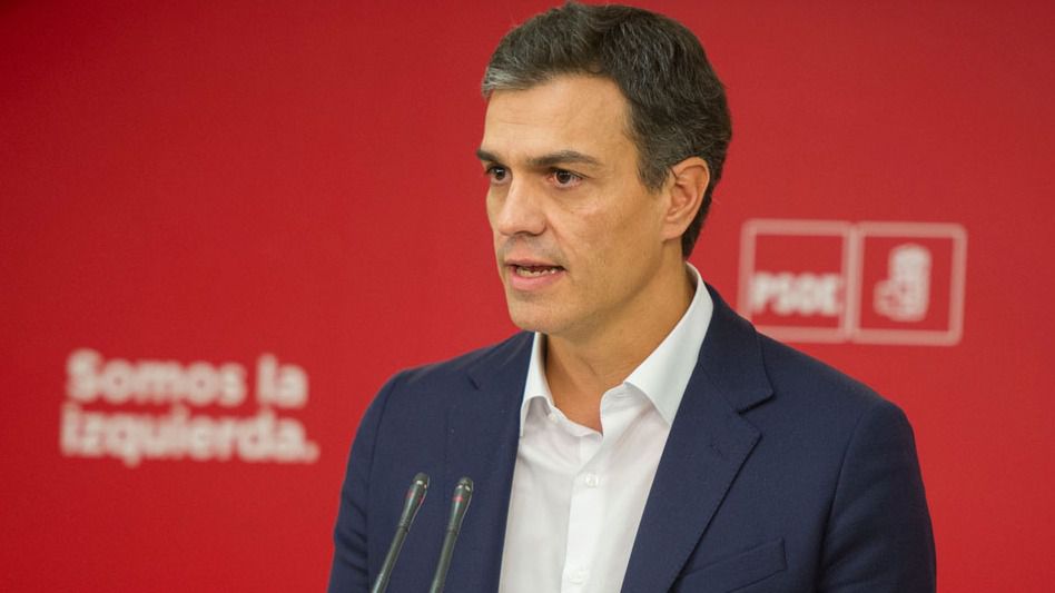 Torbellino de críticas a Sánchez por su idea "demagógica" del impuesto a la banca para financiar las pensiones