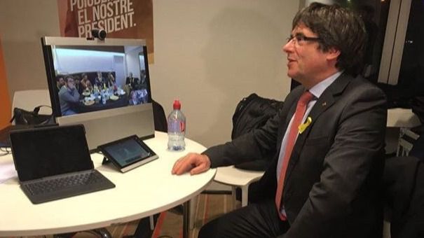 Puigdemont, contra las cuerdas: reunión urgente el viernes en Bruselas para abordar su futuro