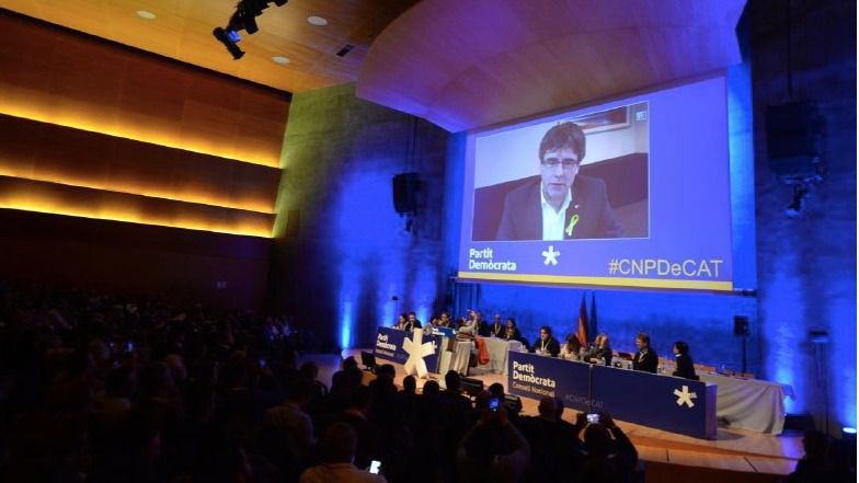 Carles Puigdemont en un acto del PDeCAT