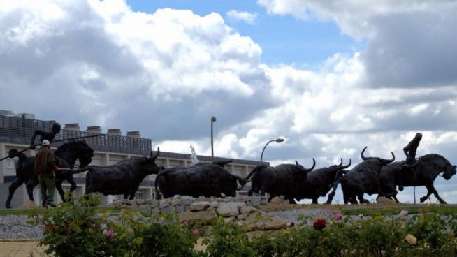 Rotonda de los toros, del escultor colmenareño Manuel Revelles