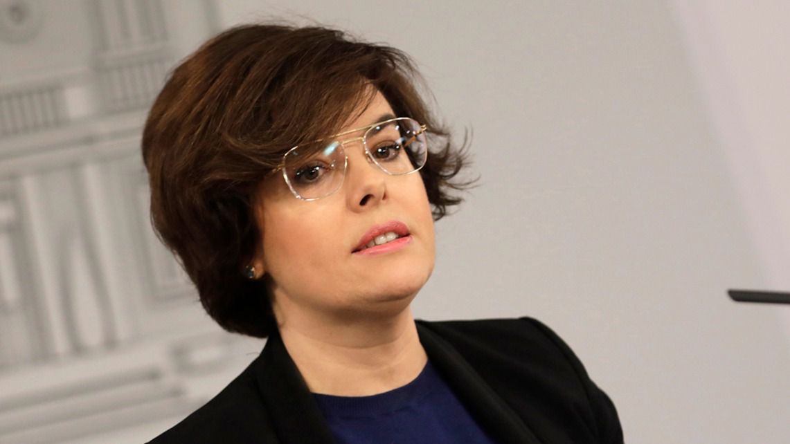La vicepresidenta Sáenz de Santamaría no se siente "cuestionada" tras su recurso anti-Puigdemont
