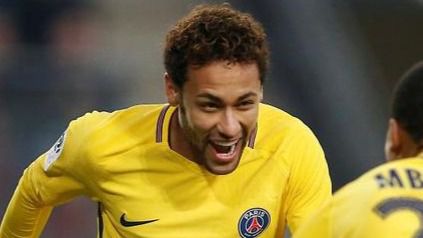 Neymar la vuelve a liar e indigna al fútbol francés con un feo gesto a un rival