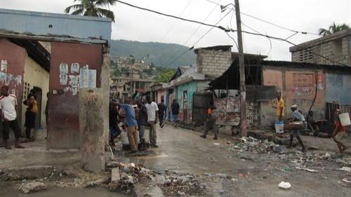 Oxfam admite que algunos de sus trabajadores contrataron prostitutas en Haití tras el terremoto