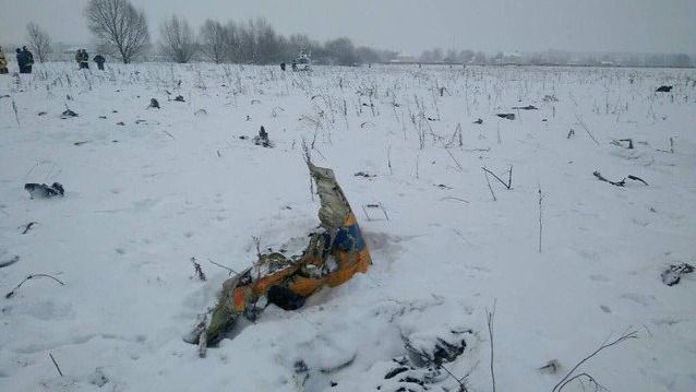 Tragedia aérea: 71 muertos al estrellarse un avión cerca de Moscú
