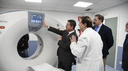 Pege visita el nuevo TAC del Hospital Universitario 'Nuestra Señora del Perpetuo Socorro'
