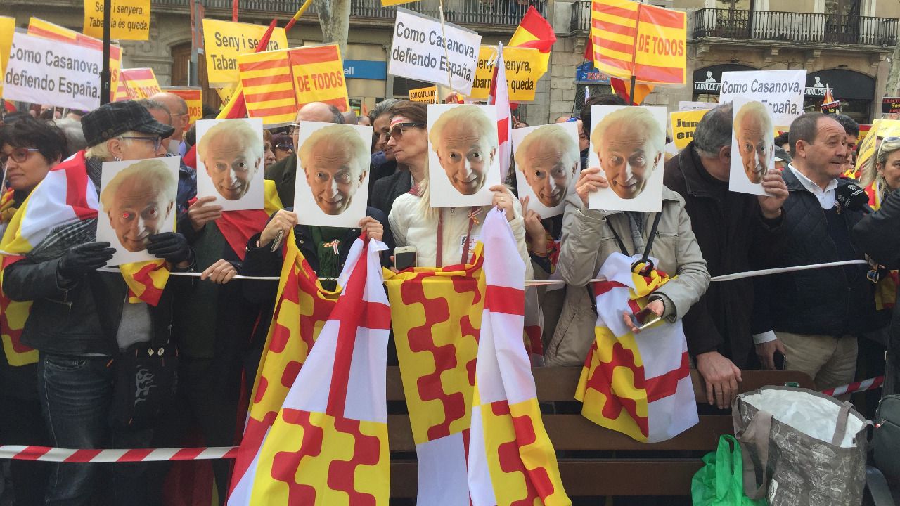 Miles de 'tabarneses' toman Barcelona para protestar contra "la broma pesada del independentismo"