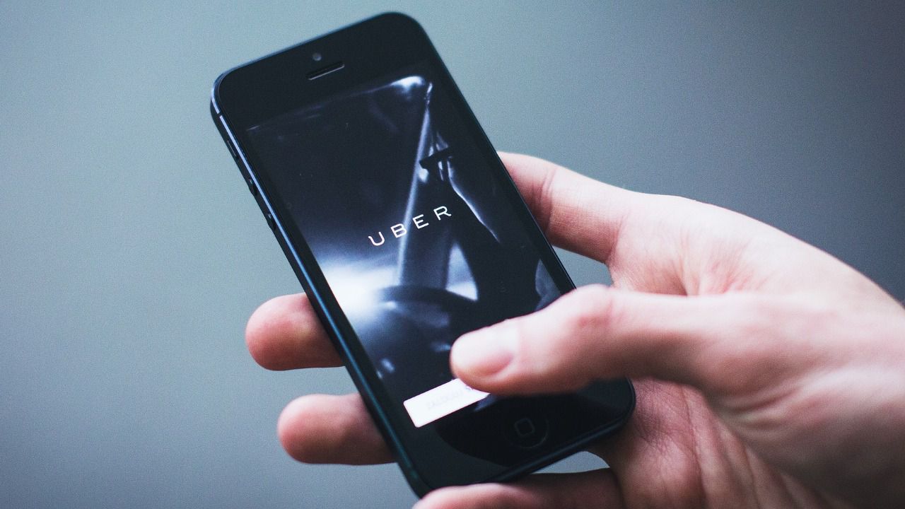 Uber regresa a Barcelona y genera otra guerra con el sector del taxi