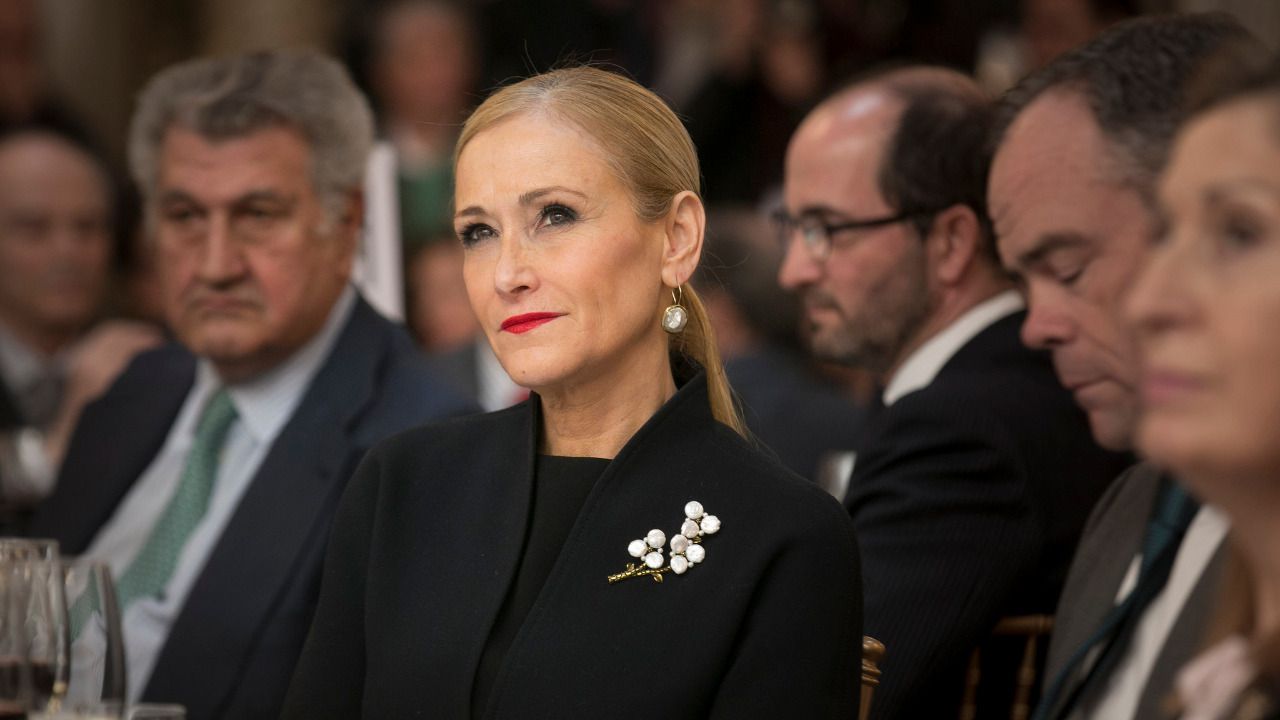 Una recogida de firmas exige a Cifuentes que encuentre ya su trabajo de fin de máster