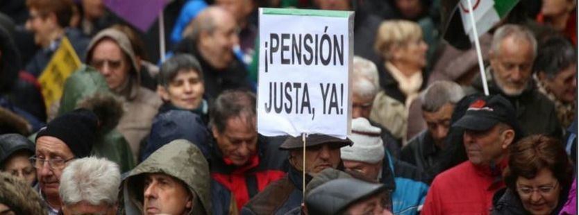 El Gobierno intenta reconciliarse con los pensionistas en unos Presupuestos en suspense por el PNV