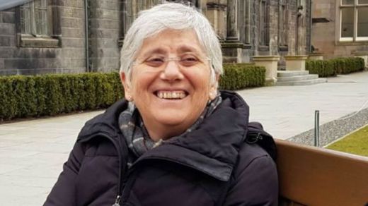 Clara Ponsatí queda en libertad, pero sin pasaporte, tras entregarse en Escocia