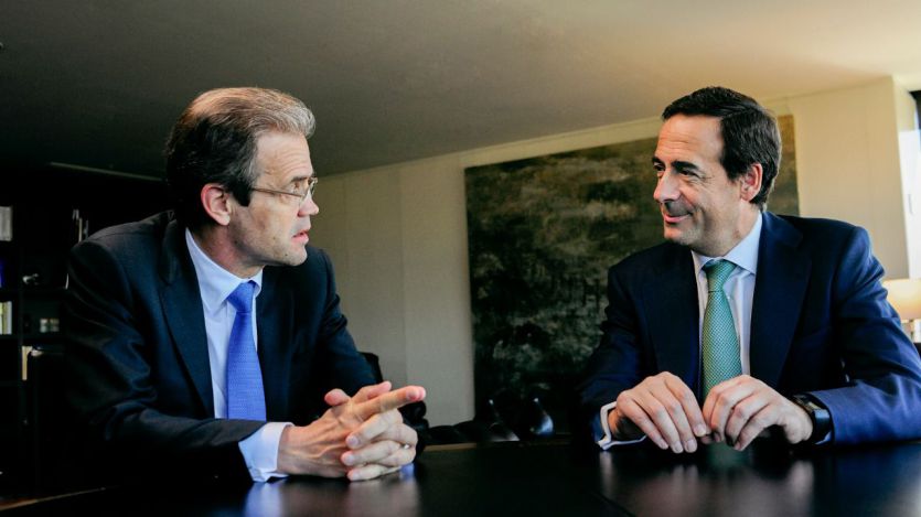 Jordi Gual, presidente de CaixaBank, y Gonzalo Gortázar, consejero delegado de CaixaBank