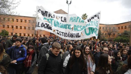 Protesta estudiantil en la Puerta del Sol para exigir la dimisión de Cifuentes y el rector de la URJC