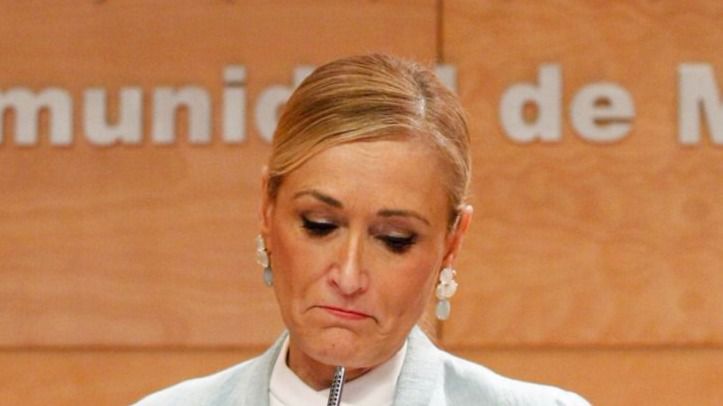 Otro problema para Cifuentes: adjudicó un contrato público irregularmente