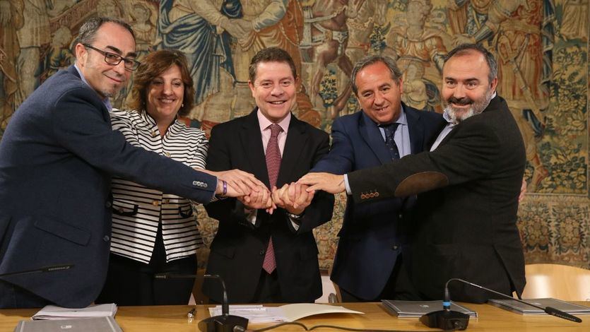 García-Page suscribe con CECAM, UGT y CCOO el Plan Regional de Empleo y Garantía de Rentas 2018-2020