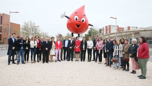 Inauguración del monumento en homenaje a los Donantes de Sangre