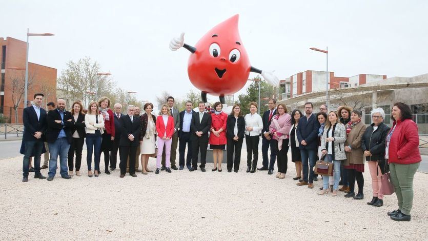 Inauguración del monumento en homenaje a los Donantes de Sangre