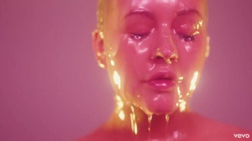 Christina Aguilera enciende Twitter con su nuevo videoclip