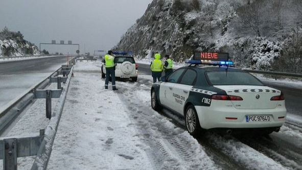 Guardia Civil de Tráfico en el temporal de nieve