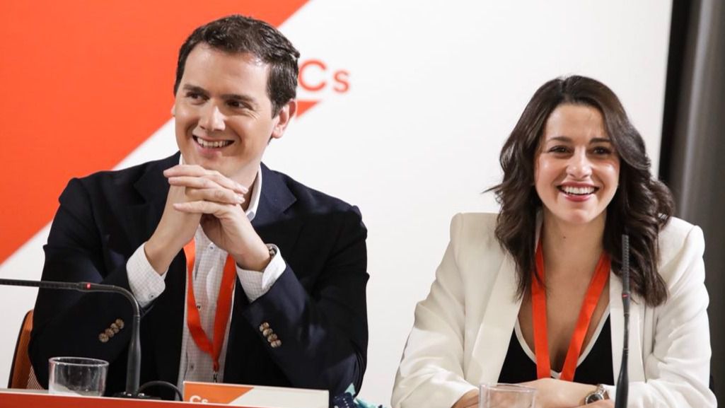 Ciudadanos y Podemos entierran el viejo bipartidismo en una encuesta que hunde al PP