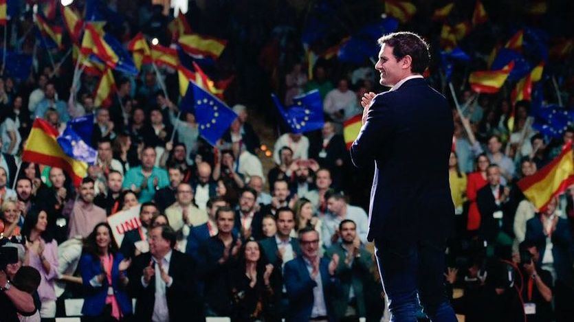 Ciudadanos se lanza a por la victoria final bajo la bandera del nacionalismo español