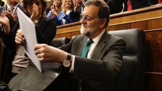 Así fue la primera moción de censura que perdió Rajoy hace 31 años