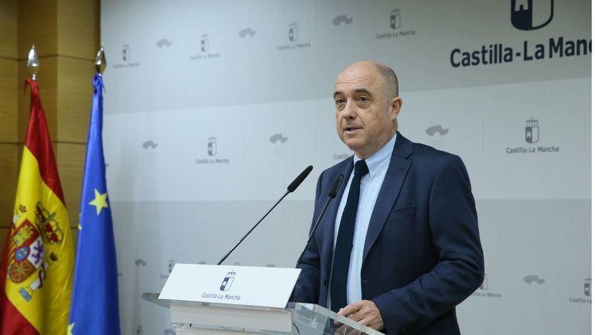 El viceconsejero de Empleo y Relaciones Laborales, Francisco Rueda, hace una valoración de los datos del paro relativos al mes de mayo