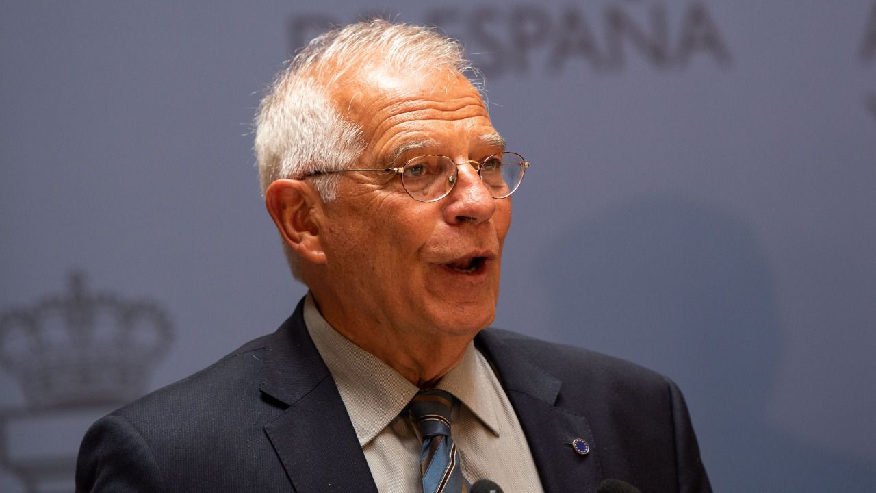 Borrell considera que Cataluña "está al borde de un enfrentamiento civil"