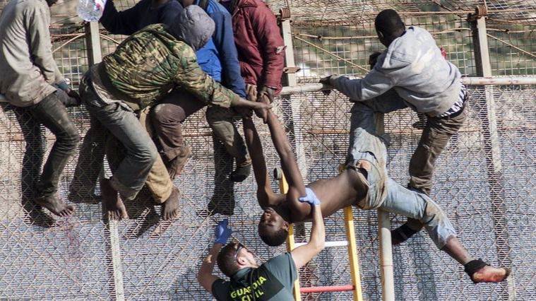 Policía y Guardia Civil reaccionan contra el anuncio de futura retirada de la concertinas en Ceuta y Melilla