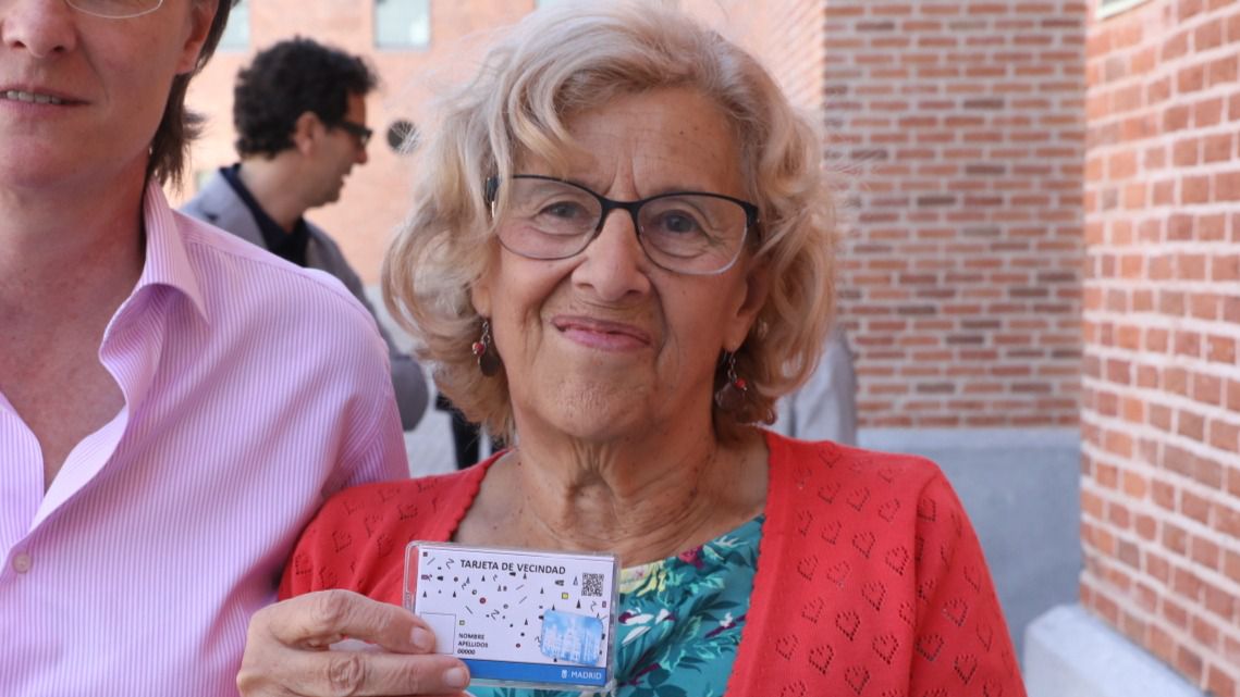 Carmena dará a los inmigrantes sin papeles una tarjeta de residentes