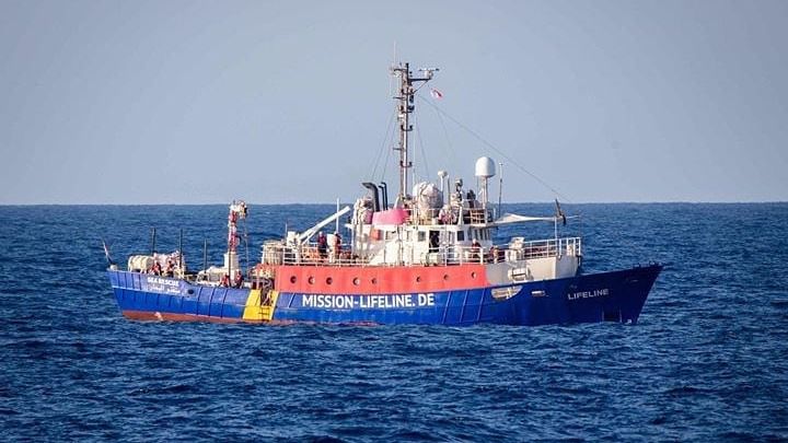Otro barco 'Aquarius', el 'Lifeline', a la deriva en el Mediterráneo tras un nuevo cerrojazo de Italia