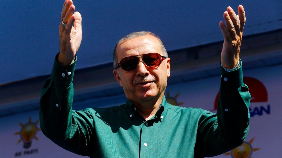 Los turcos permiten que Erdogan se erija en 'emperador' con poderes absolutos