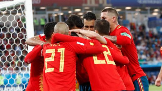 Desastre y carambola: España pasa primera de grupo y se enfrentará a Rusia en octavos