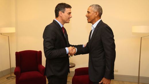 La breve e inesperada reunión entre Sánchez y Obama en Madrid
