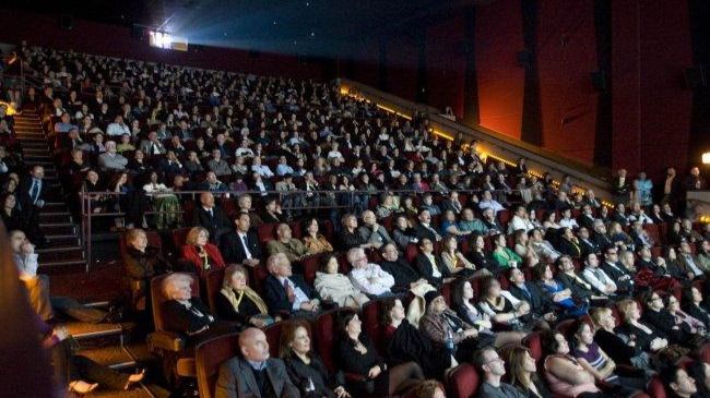 ¿Están cumpliendo los cines con la bajada del IVA al 10%?