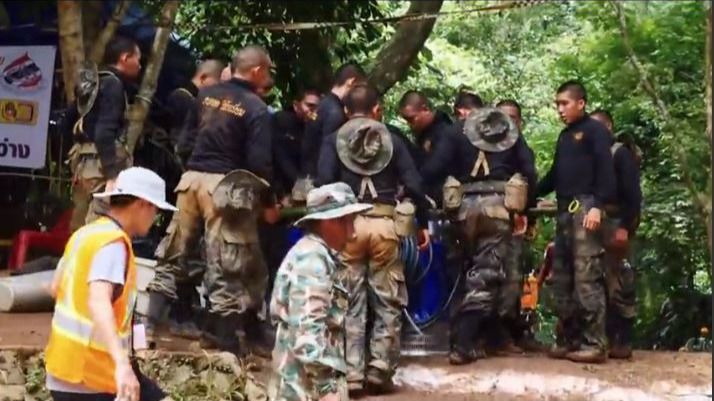 El tiempo corre en contra en el rescate de los niños atrapados en una cueva en Tailandia