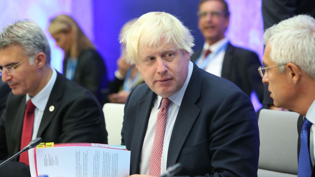 Dimite el ministro de Exteriores británico Boris Johnson