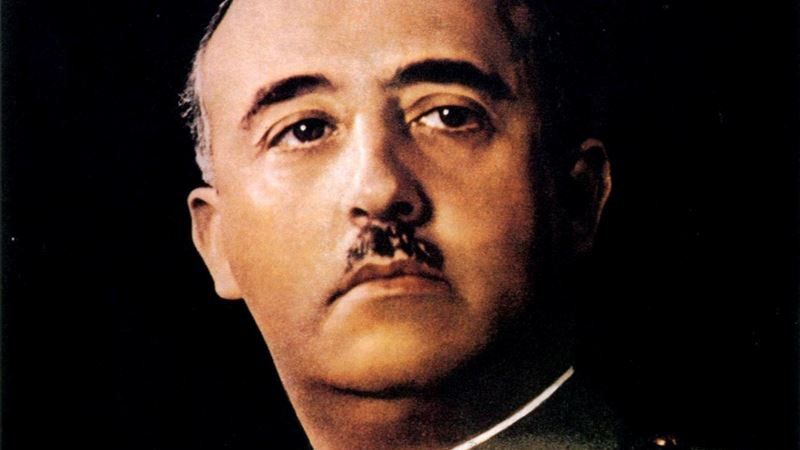 Sánchez 'celebró' el golpe militar de 1936 anunciando la exhumación del cuerpo de Franco