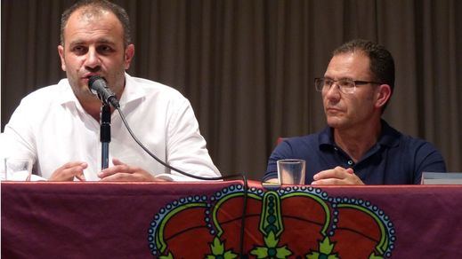 El alcalde de Nerpio habla a los presentes junto a José Ángel Martínez