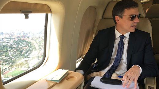 Oleada de críticas a Sánchez por viajar al FIB en avión oficial