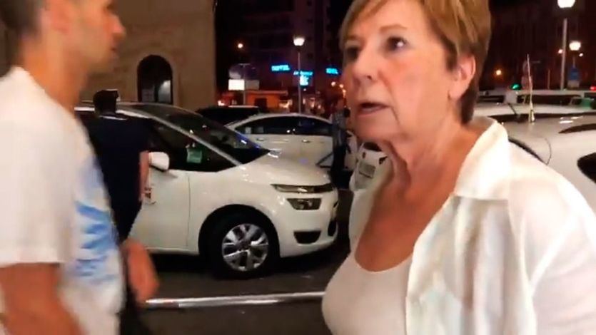 Celia Villalobos afectada por la huelga de taxistas en Málaga