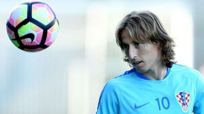 Alerta Modric: el jugador, tentado por cambiar de aires tras ganarlo todo en el Madrid