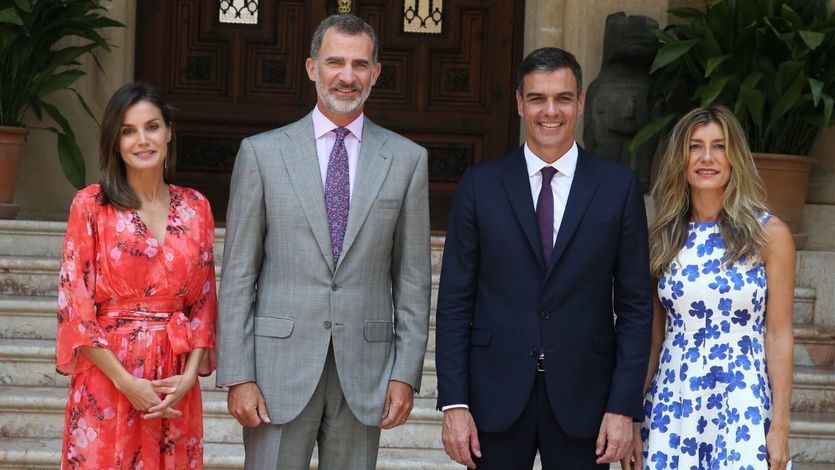 Los Reyes junto a Pedro Sánchez y Begoña Gómez