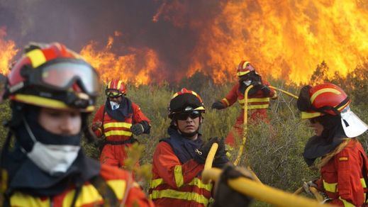 El Gobierno pone más medios para hacer frente al incendio devastador de Llutxent-Gandía