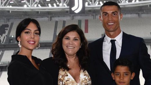 La madre de Cristiano Ronaldo trolea a Georgina en redes sociales