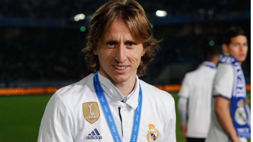 Modric seguirá jugando en el Real Madrid tras un aumento de sueldo