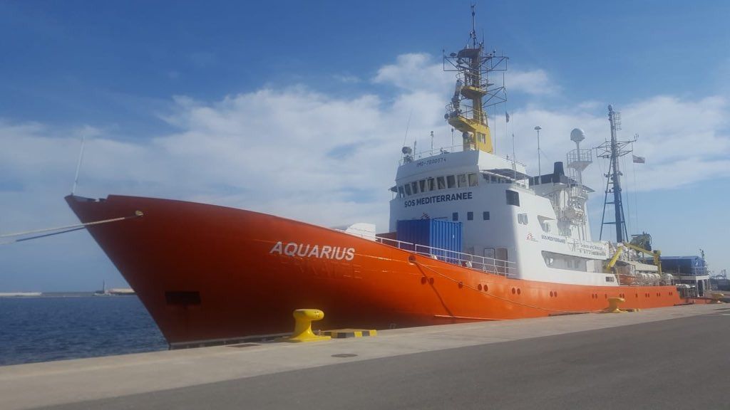 Fuertes reproches de rivales y socios políticos del Gobierno tras rechazar ahora el barco 'Aquarius'