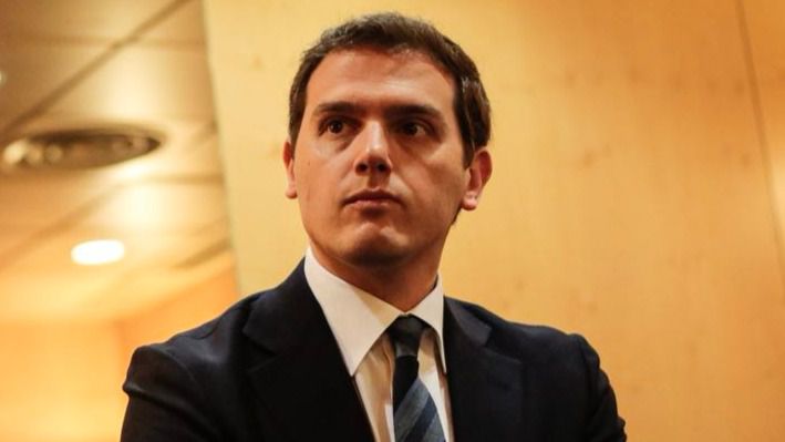 Cientos de miles de tuits por el 'causas belli' de Ciudadanos y los lazos amarillos: #RiveraQuitameEste